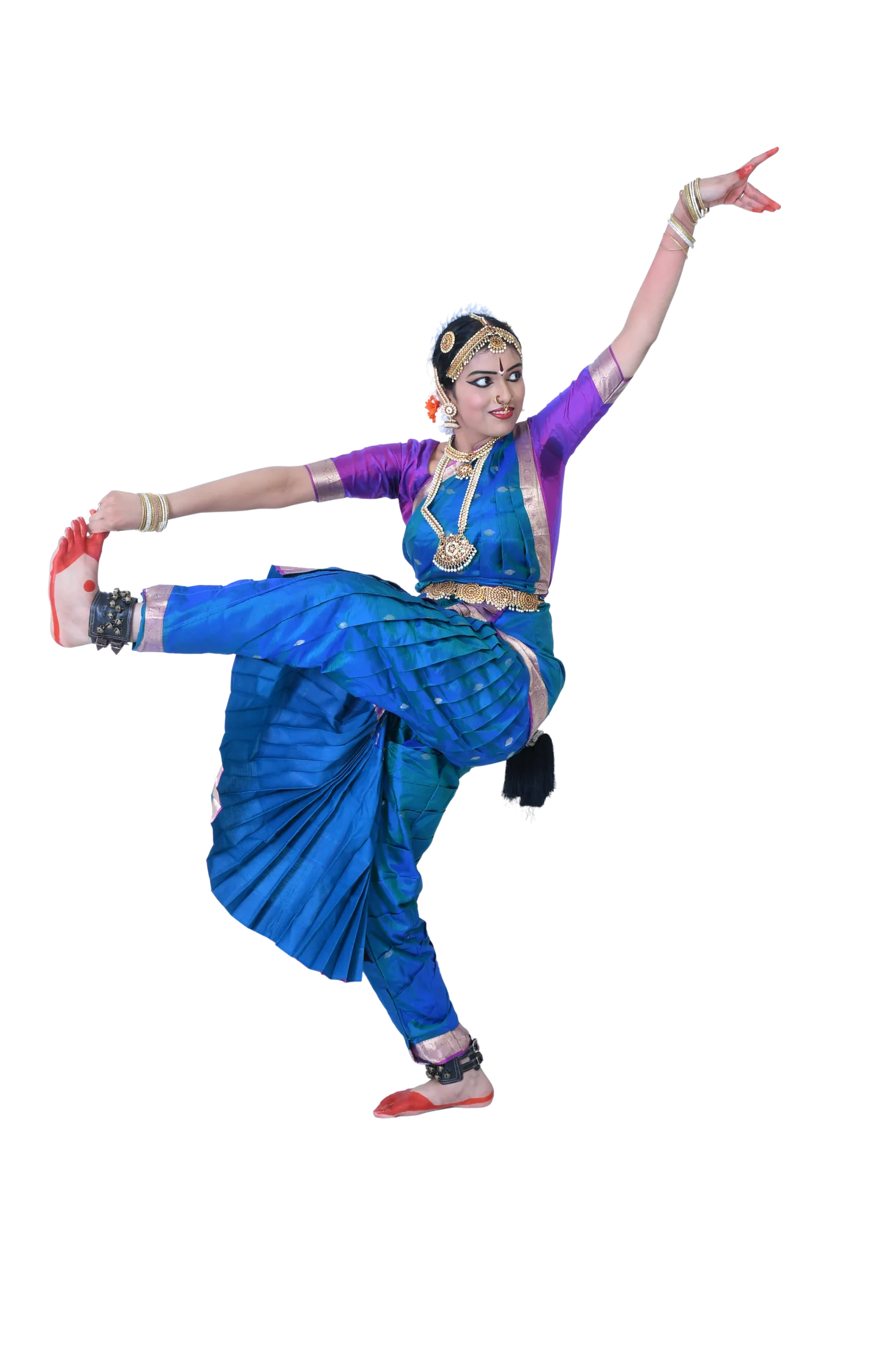 Kumari Mahathi S in a Bharatanatyam pose